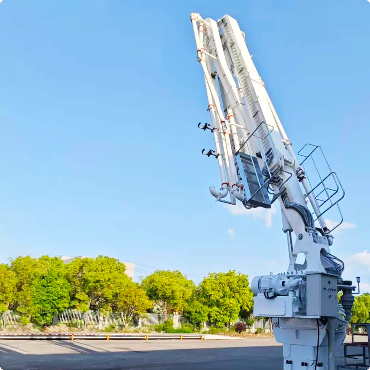 PB33D-4R Column-Climbing Concrete Placing Boom — 32.6 m